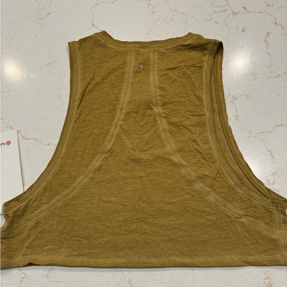 Lululemon Muscle Love Crop - NWT size 4 - Picture 4 of 5